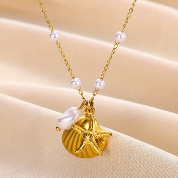 18 KT Gold Over Titanium Shell Necklace - Picture 3 of 3